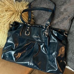 Vintage Coach Ashley Dark Blue Patent Leather Shoulder/ Hobo Bag. MINT CONDITION